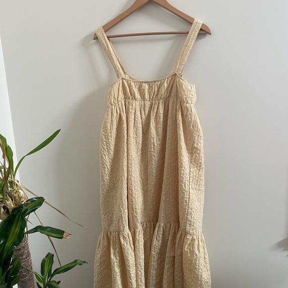 Moon River Cream Coloured Midi Dress, size Medium. New With Tags - Picture 2 of 4